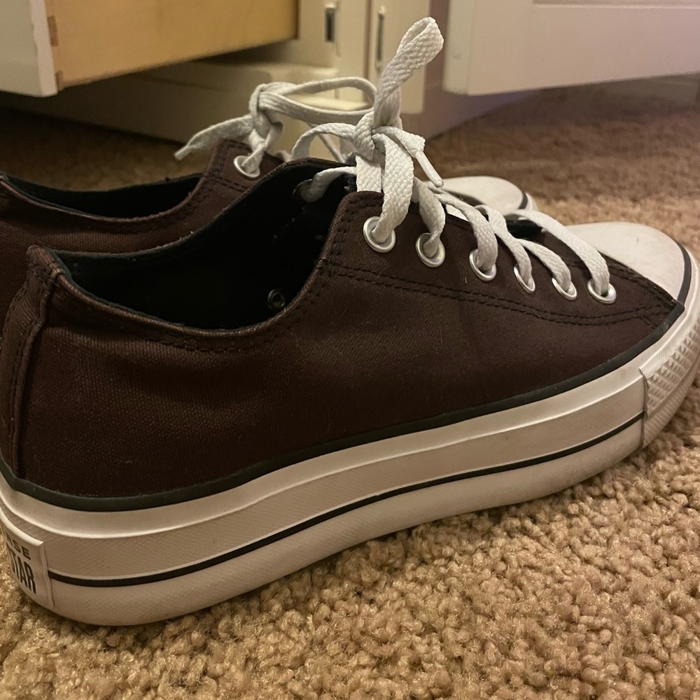 brown low top converse